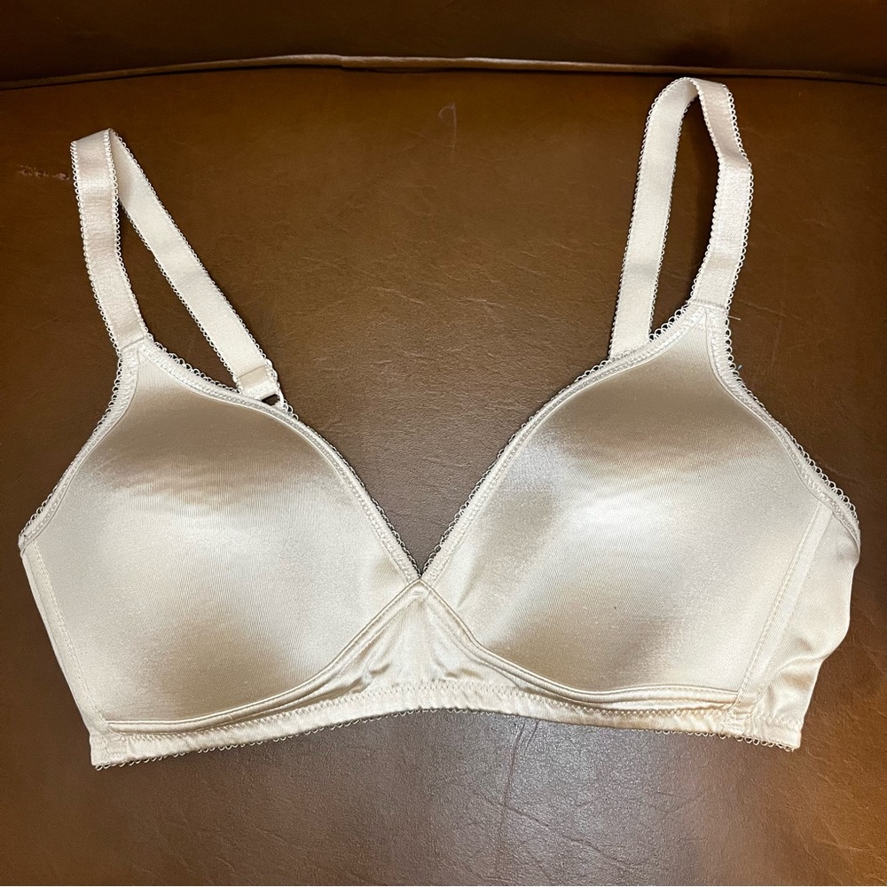 Wacoal Basic Beauty Wireless Contour Bra Size 34D Nude 856192